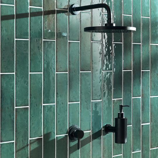 tyrkysovo zelene rustikalne kupelnove leskle obkladacky podlhovaste antikovane vlnite kuchyna mediteransky klasicky vintage cervene obkladacky sprchovaci kut.jpg